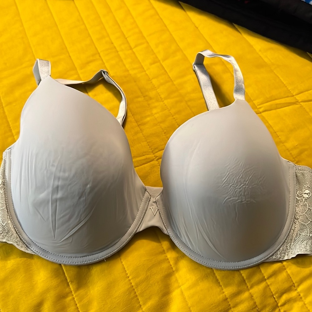 Victoria’s Secret tshirt lightly lined demi 36DD